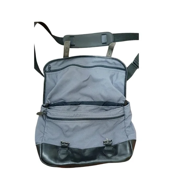 Vintage LL Bean Blue Leather Canvas Fishing Messenger Buckle Bag Leather Tag - Picture 6 of 16